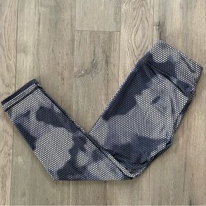 💥4/$25💥 Grey Camo/Honeycomb Capri Leggings